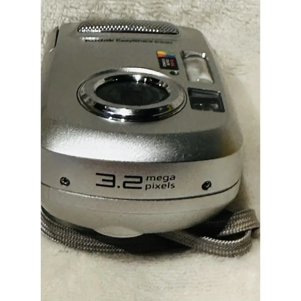 Kodak EasyShare C300 3.2MP Compact Digital Camera Silver Tested and Works Travel